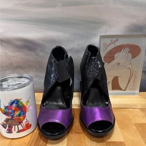 Black and Purple Lace-Up Peep-Toe Heels size 8. USED NO BOX